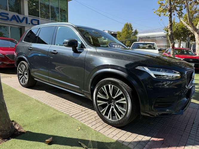 Volvo XC90  B6 2.0 MOMENTUM 4X4 AT 5P (2022)
