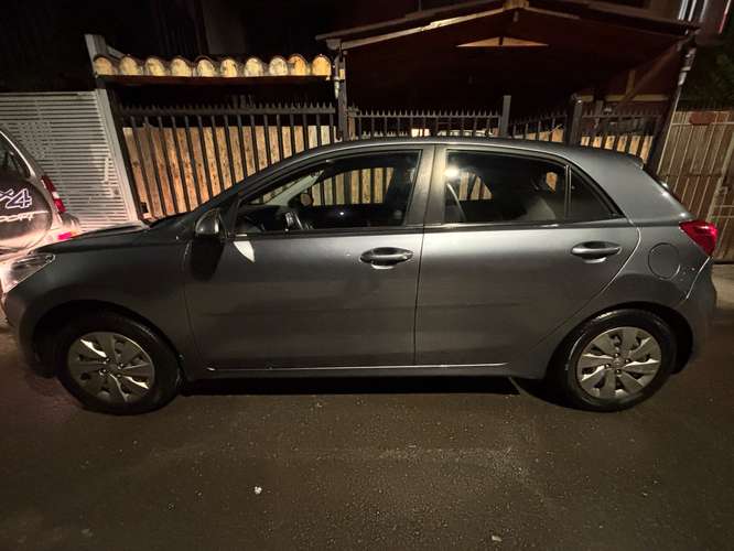 Vendo Kia Rio 5 por no uso