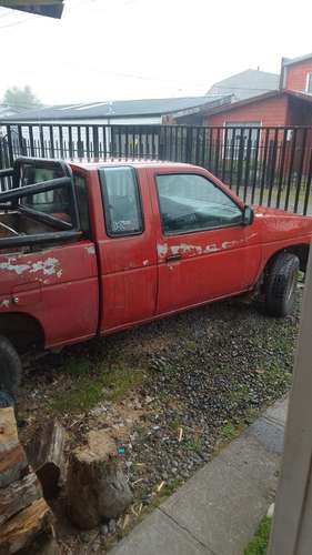 Se vende camioneta kingkab 2.4, año '95, papeles al día y funcionando