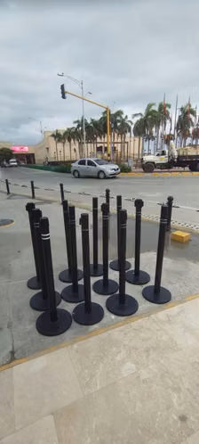 ALQUILER SEPARADORES DE FILA