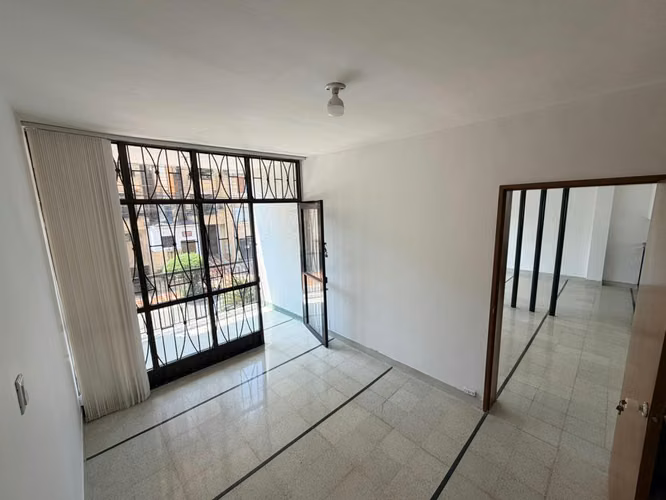 Venta casa amplia en Laureles- Estadio - Imagen 4