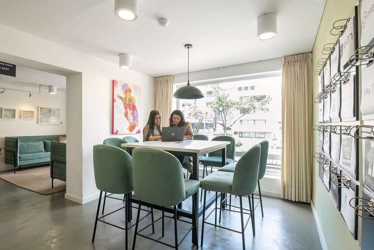 Alquiler de oficina abierta bellamente diseñada para 15 personas en Bogotá, Spaces Nogal