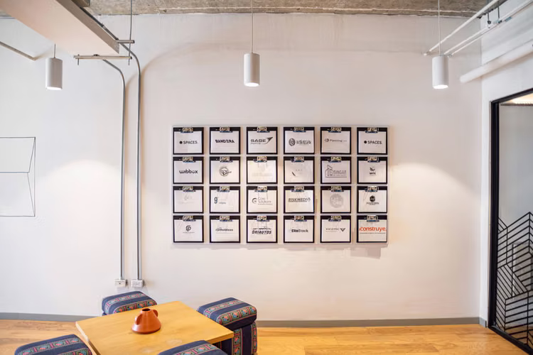 Alquiler de oficinas bellamente diseñadas para 1 persona en Bogota, Colina Campestre