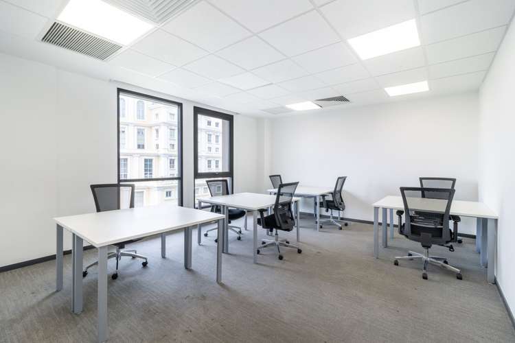 Alquiler de oficina abierta bellamente diseñada para 15 personas en Bogota, Colina Campestre