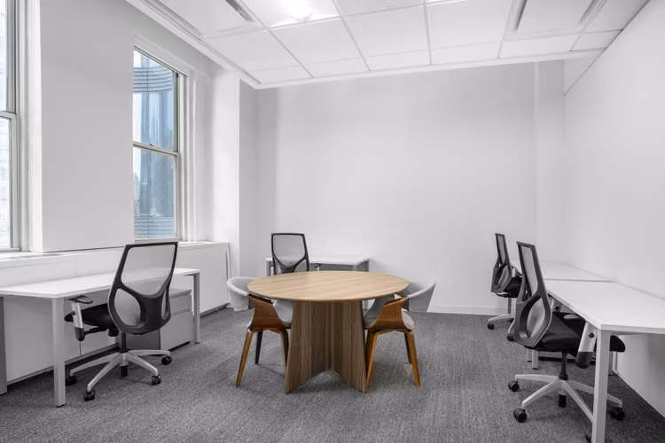 Alquiler de oficinas bellamente diseñadas para 1 persona en Bogota, Chico 94