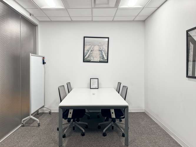 Uso de oficina privada bajo demanda en Regus Bogota, 94 Trece