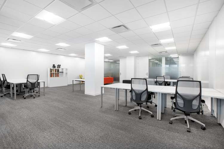 Alquiler de oficinas bellamente diseñadas para 4 personas en Bogota, Plaza Claro