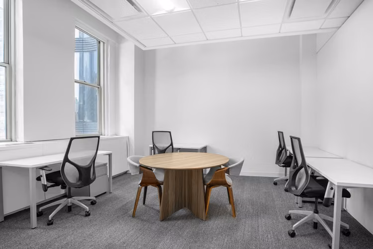 Alquiler de oficina abierta bellamente diseñada para 10 personas en Bogota, Plaza Claro - Imagen 3