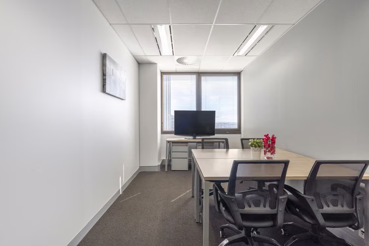 Espacio de oficina en renta para 3 personas en Bogota, Business Suites Santa Barbara