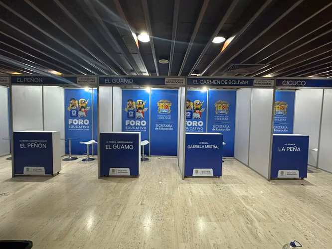 COUNTERS Y PANELERIA PARA STAND