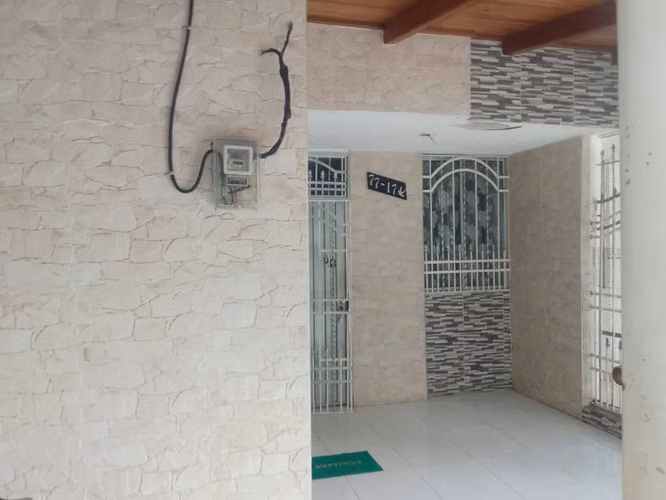 Casa 4 habitaciones, grande de dos pisos.
