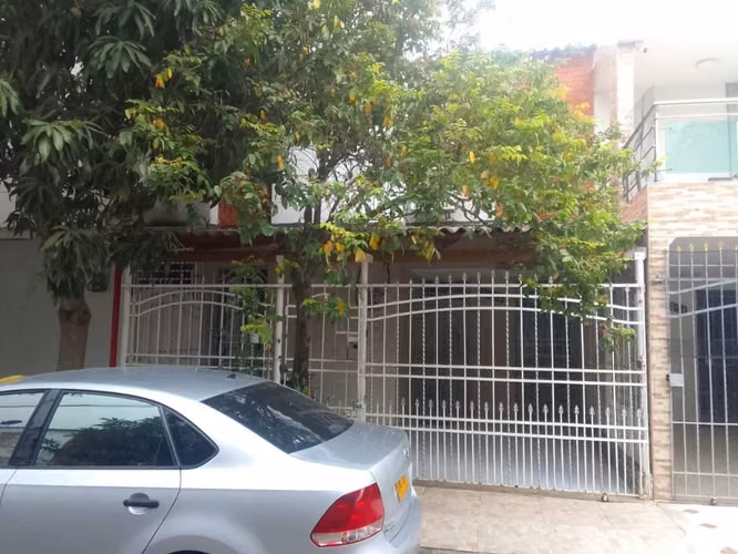 Casa 4 habitaciones, grande de dos pisos.