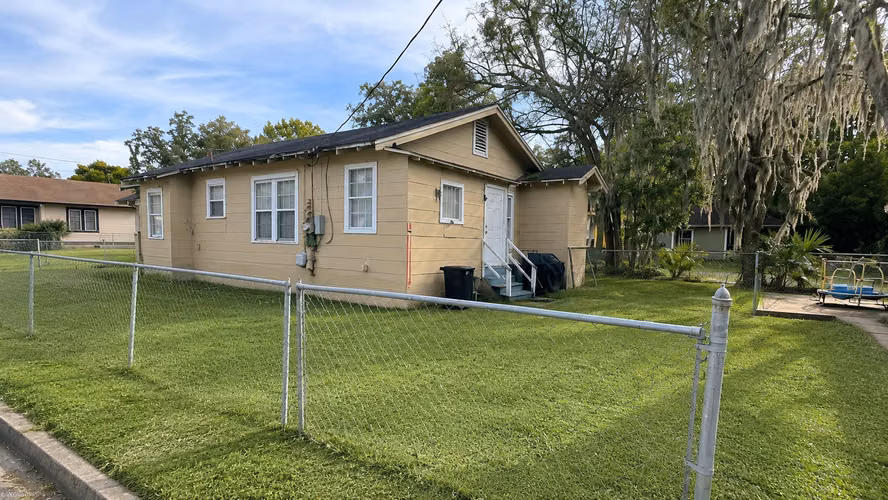 Casa para Inversión en Jacksonville, Florida Genera Ingresos en Dólares Zona Brentwood Evergreen - Imagen 2