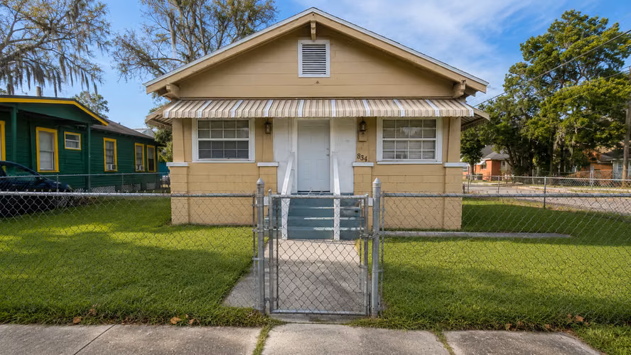 Casa para Inversión en Jacksonville, Florida Genera Ingresos en Dólares Zona Brentwood Evergreen