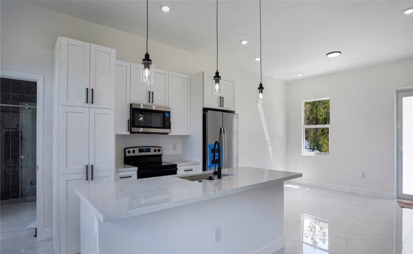 Casa en Venta para Inversión en Lehigh Acres, Florida - Imagen 5