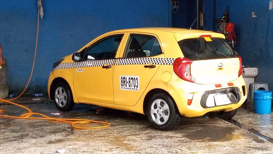 VENDO KIA PICANTO TAXI CON CUPO  En panama