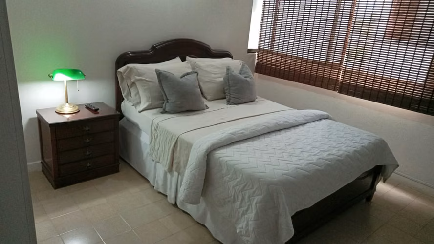 HABITACIÓN AMOBLADA