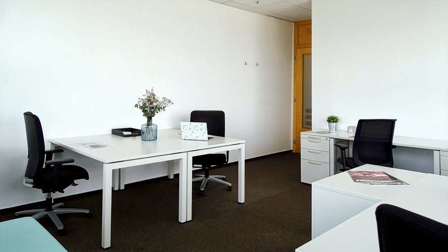Oficina privada en alquiler – Open Office Envigado, Cafe Atelier en