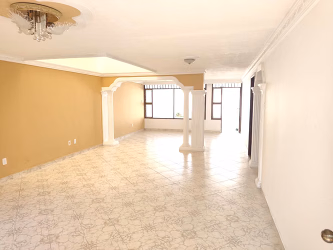 VENTA CASA CABECERA DEL LLANO. SECTOR PARQUE DE LOS LEONES