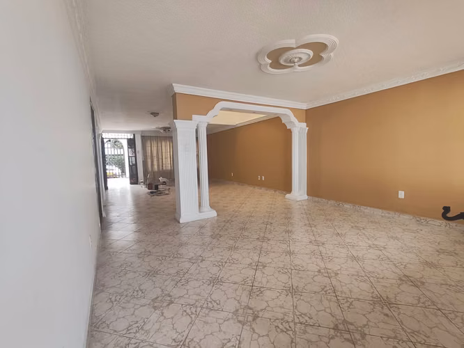 VENTA CASA CABECERA DEL LLANO. SECTOR PARQUE DE LOS LEONES