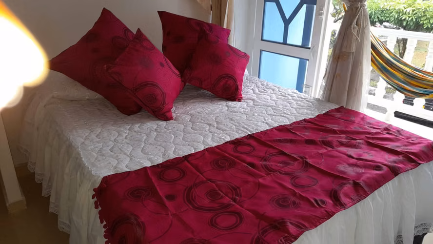 SE RENTA LINDA CASA AMOBLADA POR MESES EN VCIO META