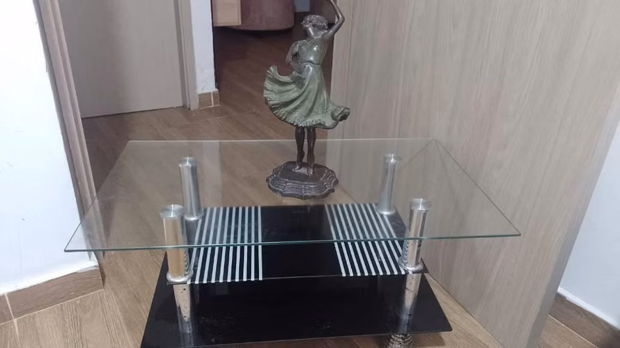 De oportunidad por espacio se vende este hermoso mueble y mesa de centro  .Impecable estado