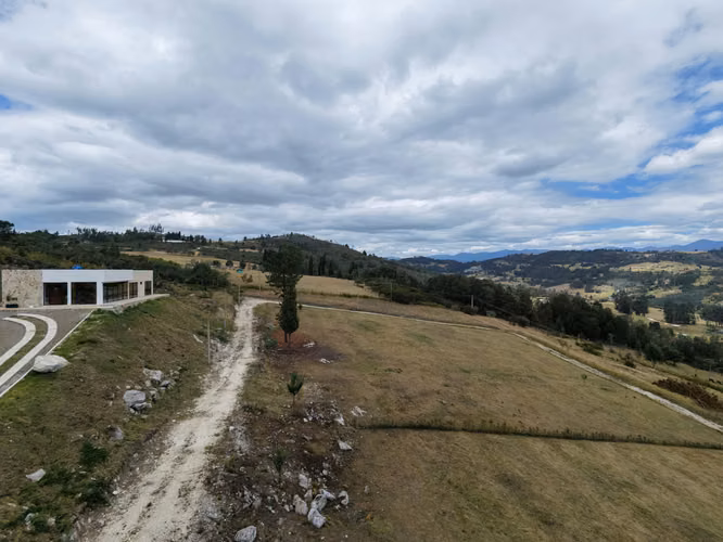 Venta lote conjunto cerrado con licencia de contrucción Paipa, Boyacá.  Vista al lago sochagota. - Imagen 4