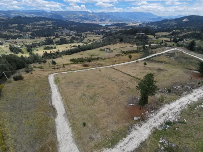 Venta lote conjunto cerrado con licencia de contrucción Paipa, Boyacá.  Vista al lago sochagota. - Imagen 5