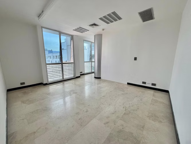 VENTA OFICINA BOLARQUI. EDIFICIO TORRE MARDEL