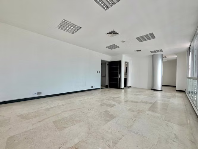 VENTA OFICINA BOLARQUI. EDIFICIO TORRE MARDEL