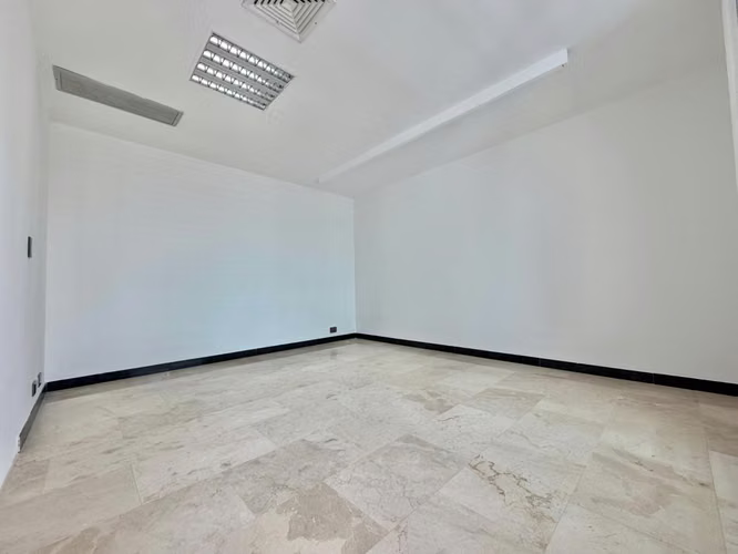 VENTA OFICINA BOLARQUI. EDIFICIO TORRE MARDEL