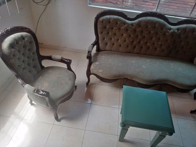 Vendo juego de sala Isabelina clásica de segunda mano