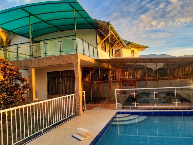 Espectacular  Finca en Anapoima Vereda La Esmeralda – 2 Casas, Piscina Y Gran Terreno