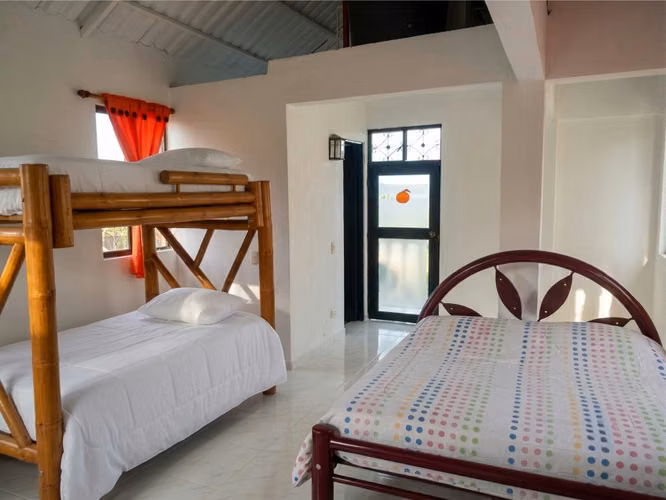 Espectacular  Finca en Anapoima Vereda La Esmeralda – 2 Casas, Piscina Y Gran Terreno