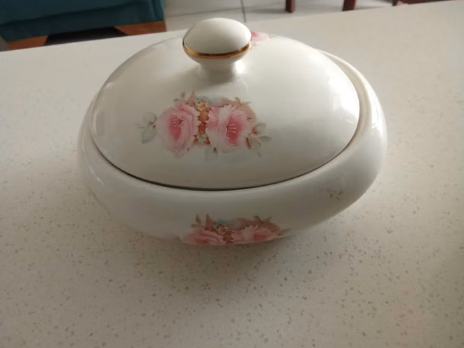 Antigua Salsera / Sopera de Porcelana Fina Italiana con Tapa – Sello Original LCS Made in Italy