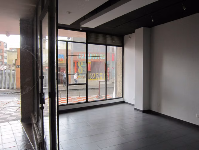 EXCELENTE LOCAL EXTERIOR COMERCIAL SOBRE CRA 4