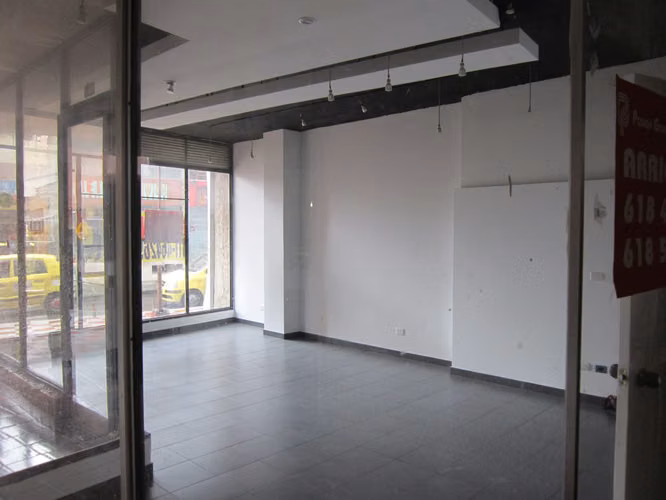 EXCELENTE LOCAL EXTERIOR COMERCIAL SOBRE CRA 4