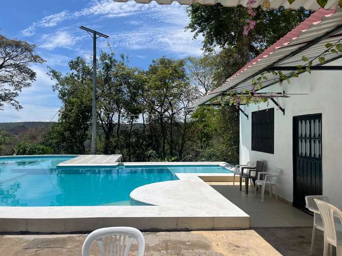 Casa quinta con predio hermoso ya adecuados empresa o vivienda 