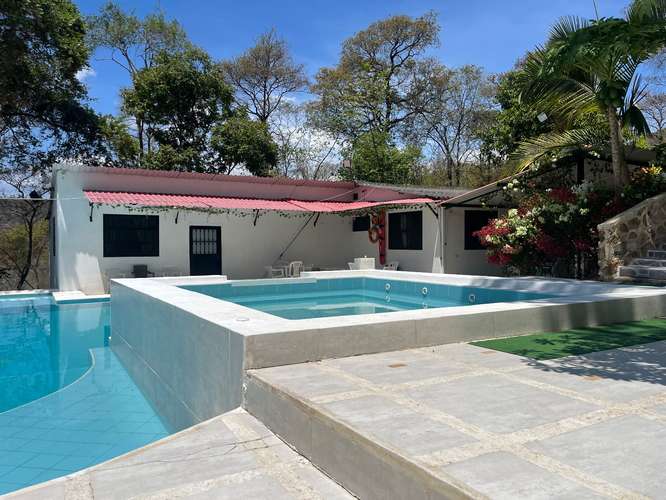Casa quinta con predio hermoso ya adecuados empresa o vivienda 