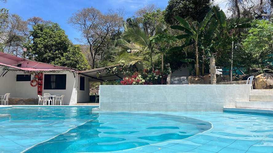 Casa quinta con predio hermoso ya adecuados empresa o vivienda 