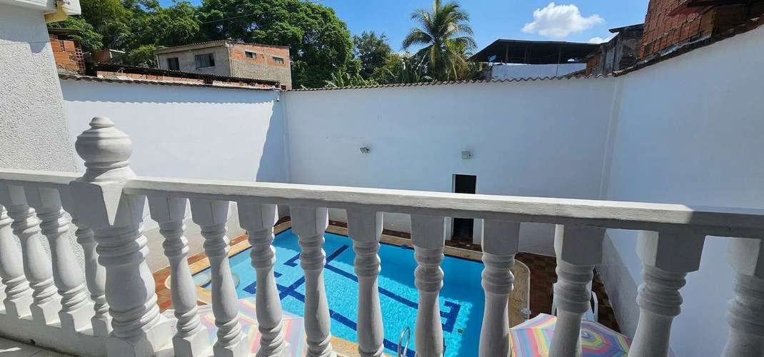 Casa con piscina en el centro de Melgar | 7 habitaciones, capacidad para 35 personas e ideal para inversión turística
