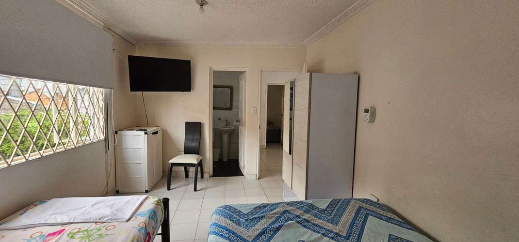 Casa con piscina en el centro de Melgar | 7 habitaciones, capacidad para 35 personas e ideal para inversión turística
