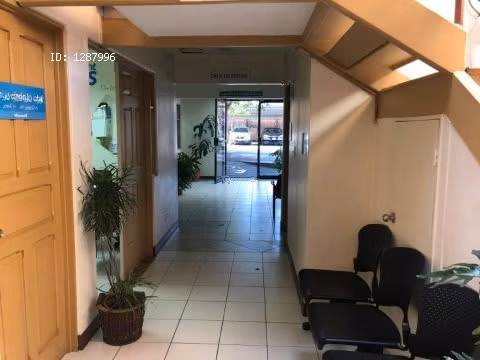 Edificio con parqueo. Cerca de la CLinica Biblica. LC-114