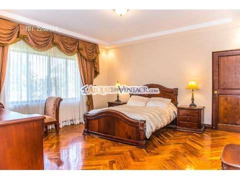 CONDO DE 450 M2 Y 800 M2 DE LOTE EN SANTA ANA PIEDADES