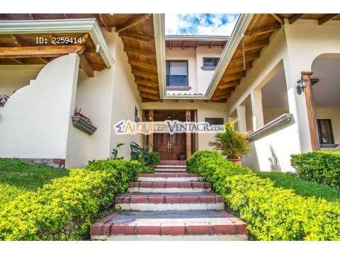 CONDO DE 450 M2 Y 800 M2 DE LOTE EN SANTA ANA PIEDADES