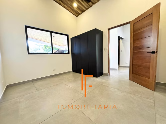 Casa en Atenas,  Zona Residencial  Cerca de Ruta 27