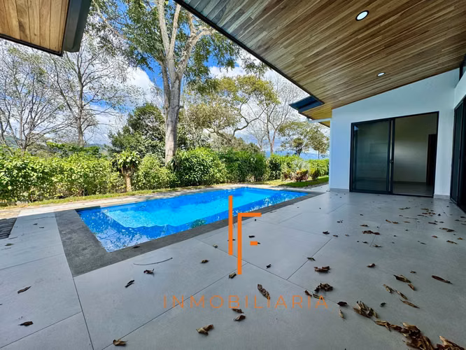 Casa en Atenas,  Zona Residencial  Cerca de Ruta 27