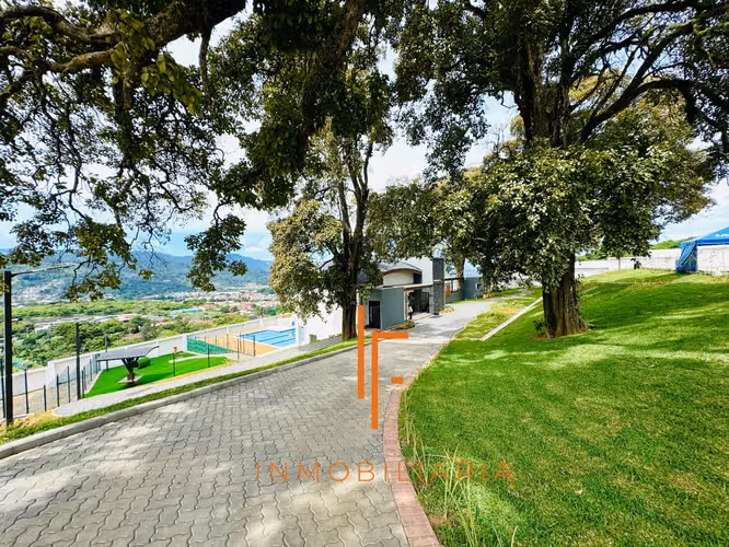 Amplia Casa de 3 Niveles con Vistas y  4 habitaciones en Condominio cerca de  Curridabat - Imagen 16