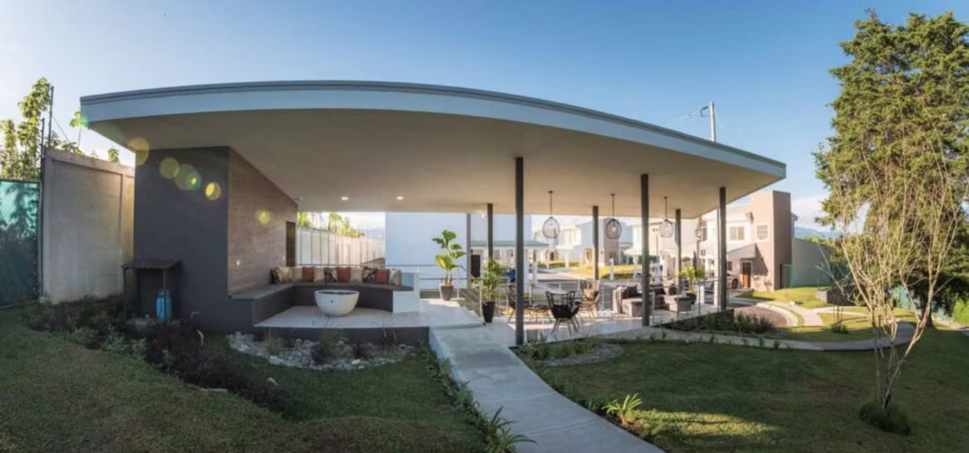 Oferta Especial venta de casas en Condominio en Sabanilla, separadas entre si