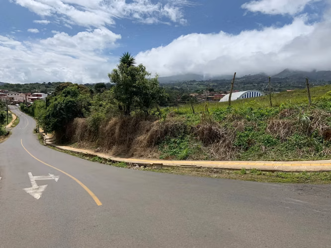 DE  OPORTUNIDAD, VENDE FINCA EN SAN JOSECITO DE SAN ISIDRO DE HEREDIA - Imagen 9